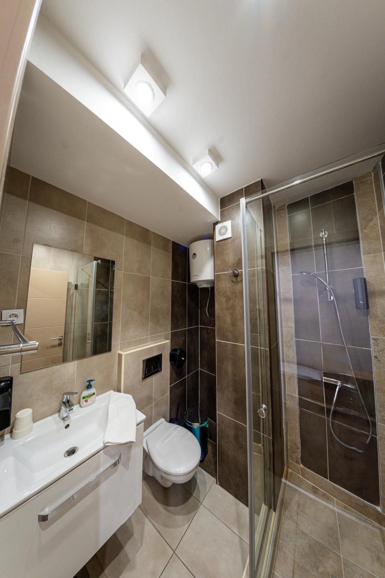 Nar Royalton Accommodation Nis Room photo